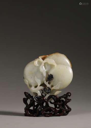 A jade peach ornament,Qing Dynasty,China