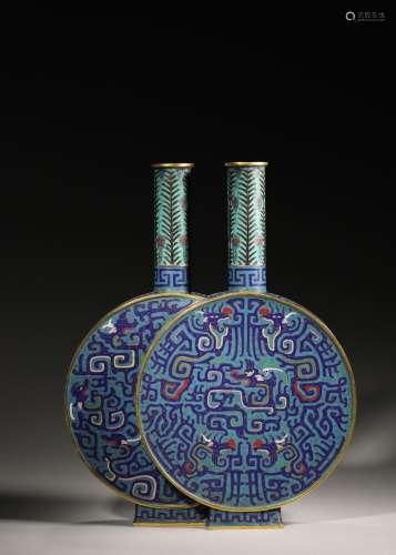 A dragon patterned cloisonne vase,Qing Dynasty,China