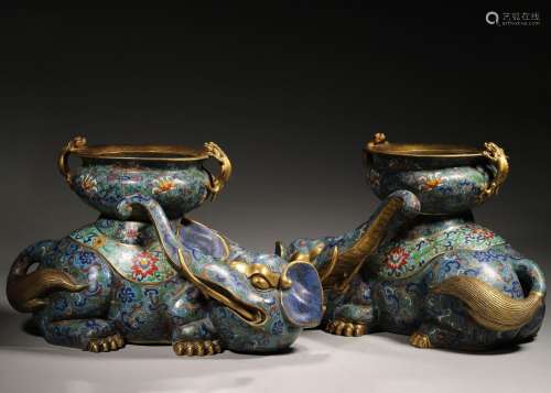 A pair of cloisonne elephant ornaments,Qing Dynasty,China
