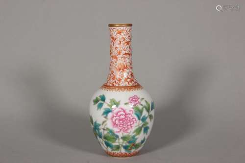 An inscribed enamel flower porcelain vase,Qing Dynasty,China