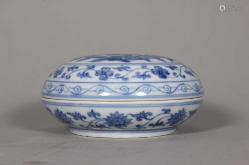 A blue and white flower and fruit porcelain inkpad box,Qing ...