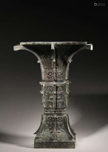 A taotie patterned bronze zun,Han Dynasty,China