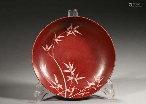 An iron red ground white bamboo porcelain plate,Qing Dynasty...