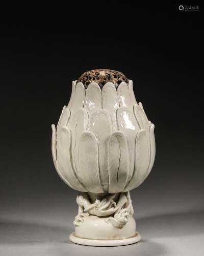 A Ding kiln porcelain dragon patterned lotus incense burner,...