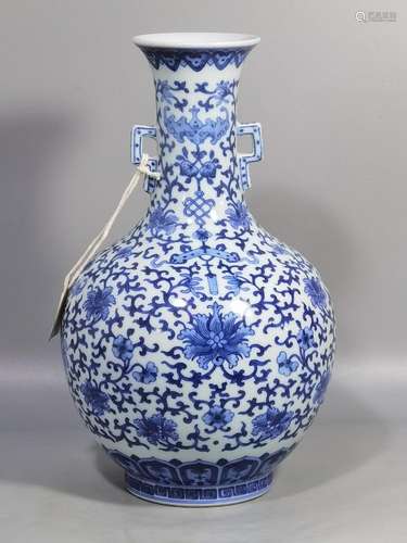 Blue and white Fushou twining lotus amphora