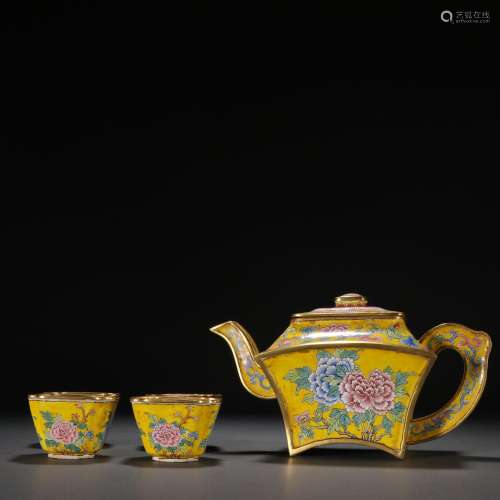 A set of tea set with enamel flowers blooming riches and hon...