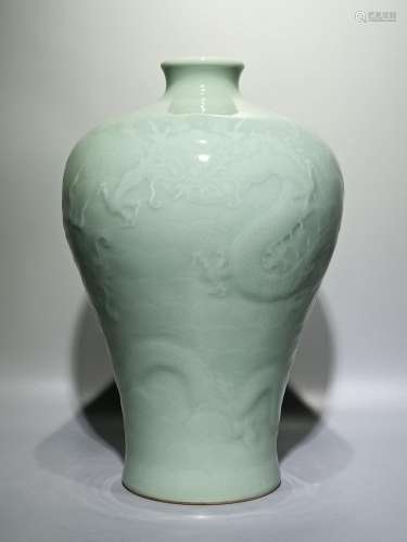 Bean Green Glaze Carved Seawater Dragon Plum Vase