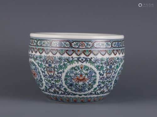 Doucai passionflower pattern small vat