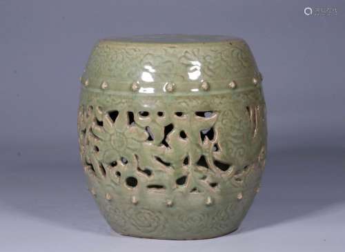 Longquan kiln hollow carved case with drum pier