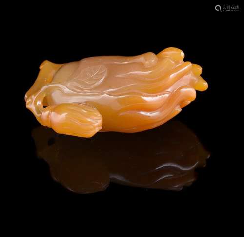 A Chinese yellow agate 'Buddha's hand' finger citrus snuff b...