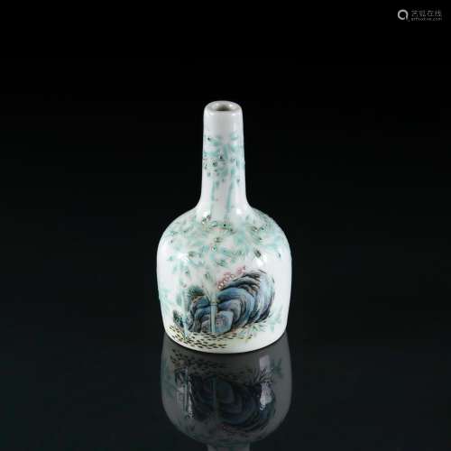 A Chinese mini Famille Rose 'mallet' vase