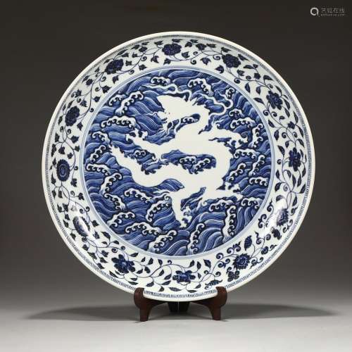 Large platter with blue and white seawater dragon pattern