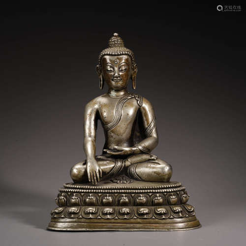 明代 銀質釋迦牟尼佛坐像
