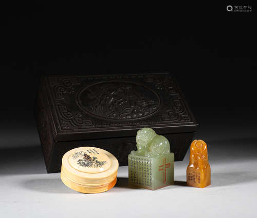 In the Qing Dynasty, a group of Shoushan Tian Huangshi seals