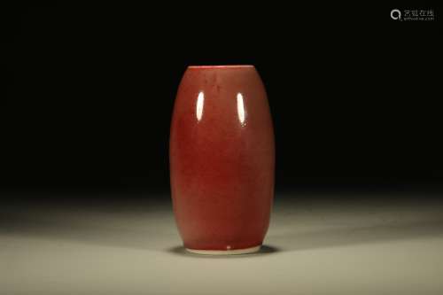 红釉橄榄瓶
