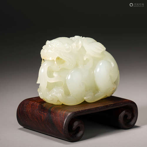 Qing Dynasty Hetian Jade Beast