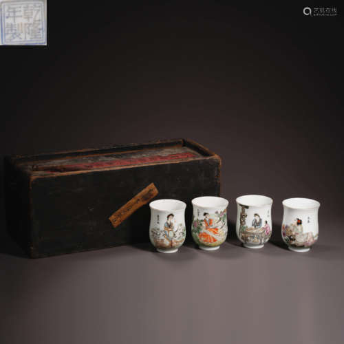 A set of pastel figures and bell cups in the Qing Dynasty