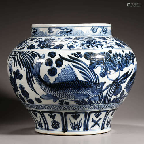 Before the Ming Dynasty, a mackerel and algae jar