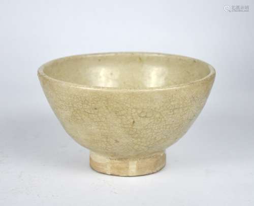 A Chinese celadon bowl with crackle to the glaze, Song dynas...