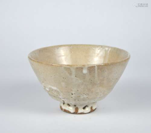 A Japanese Hagi ware pottery bowl, Edo period