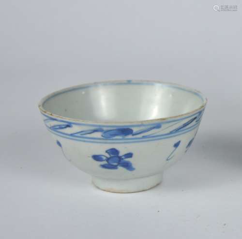 A Chinese blue & white tea bowl, Ming dynasty