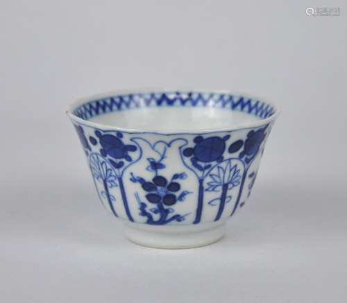 A Chinese blue & white tea bowl, Qing dynasty