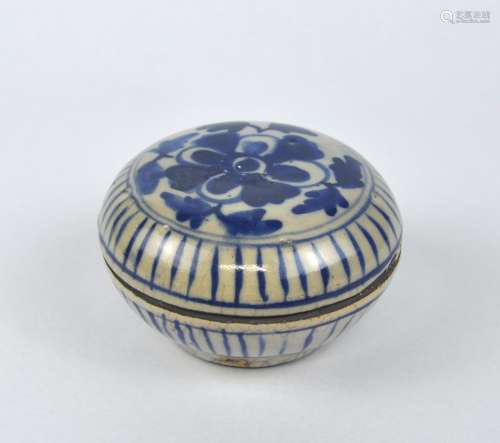 A Chinese blue & white circular scholar box,