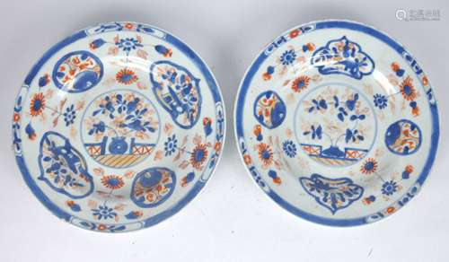 A pair of Chinese imari dishes, Kangxi period