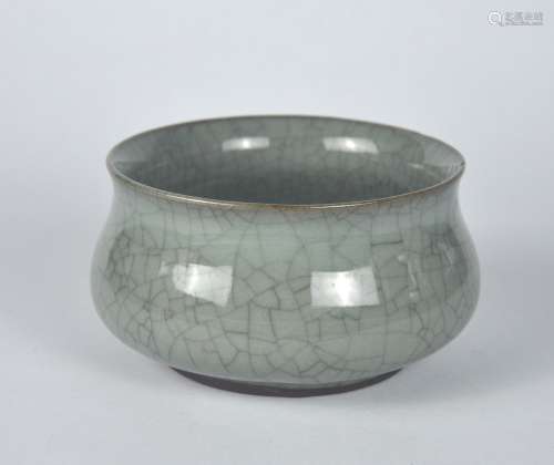 A Chinese crackle glazed censer, 20th C.