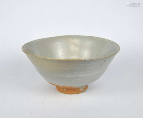 An early Chinese white glazed ceramic bowl, Song/Yuan dynast...
