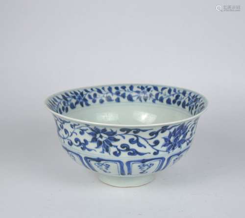 A Chinese blule & white bowl painted with fish, possibly Yua...