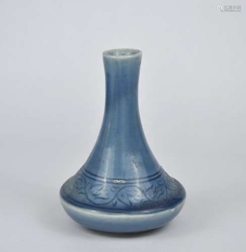 A Chinese blue vase, early 20th C.