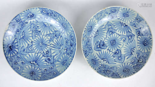 A pair of Chinese blue & white plates, Qing dynasty