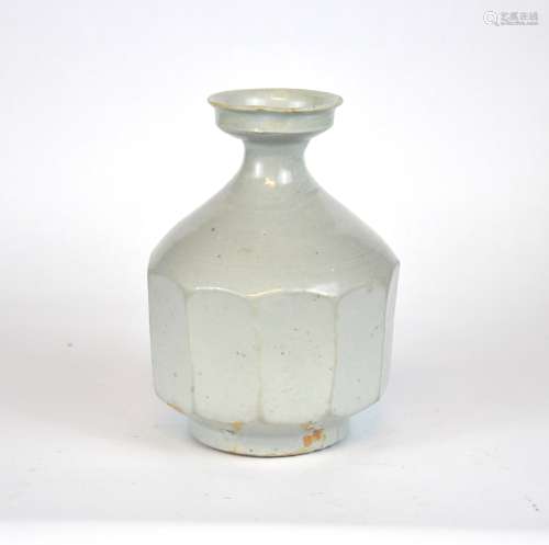 A Korean white glazed vase, 17th C.,
