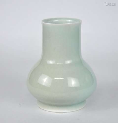 A Chinese Qingbai glazed vase or incense holder, 20th C.