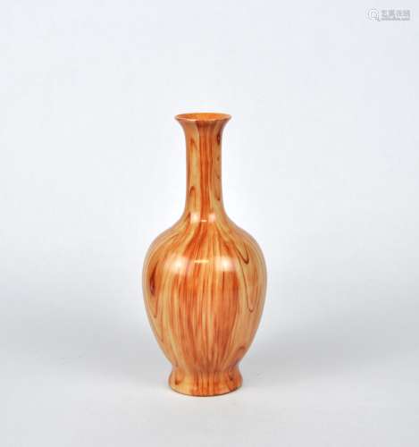 A Chinese trompe l潴籵eil porcelain vase, 20th C