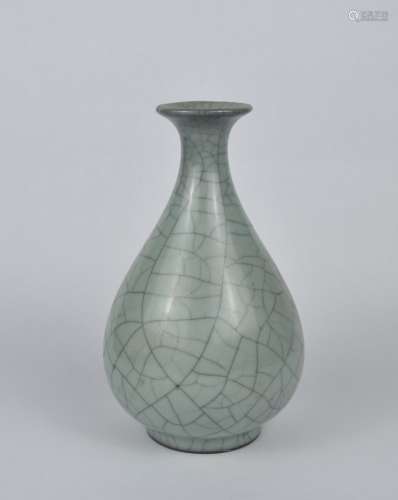 A Chinese Ge style crackle glazed Yuhuchun vase
