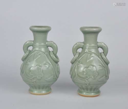 A pair of Chinese celadon vase, 20th C.