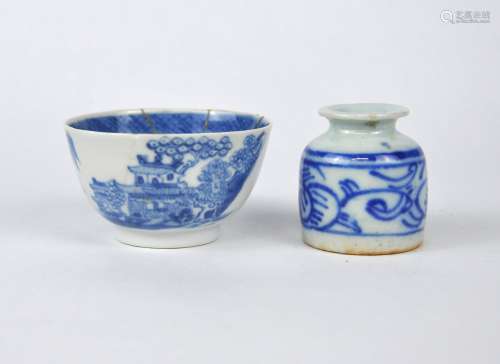 A Chinese blue & white tea bowl & a wine cup, Qing dynasty