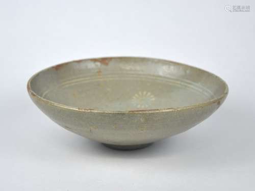 An early Korean stonware bowl, floral pattern inside, Joseon...