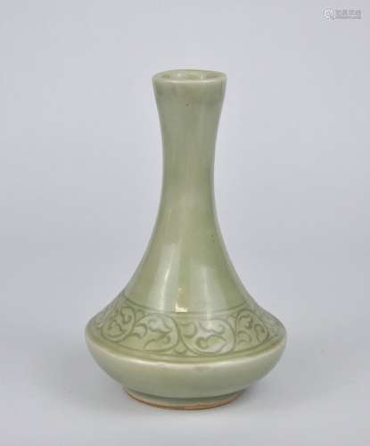 A Chinese celadon vase, early 20th C.
