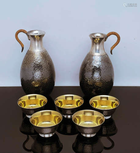 日本纯银锤揲纹酒壶酒杯一套原盒7件