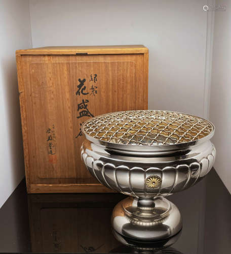 日本尚美堂十六瓣八重表徽纯银红木座原盒花器花瓶