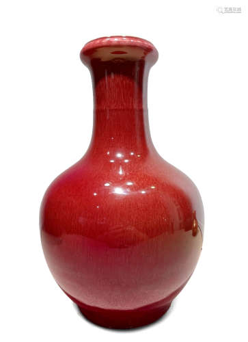 清中期 霁红釉长颈瓶