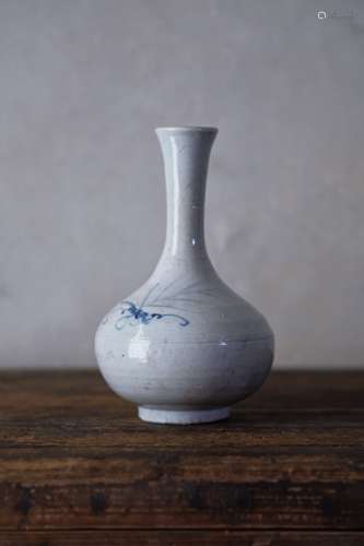 17-18世纪 李朝时代草虫纹白瓷鹤首瓶