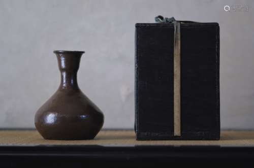 17-18世纪 李朝时代褐釉盘口瓶