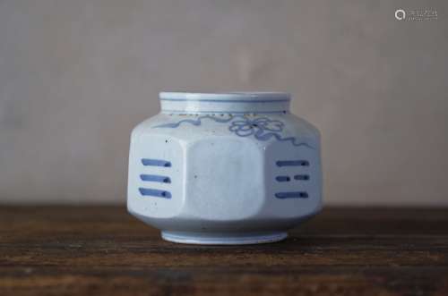 19世纪 李朝时代八卦飘带纹白瓷面取壶