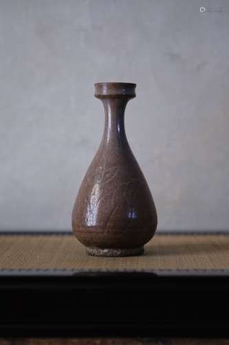 14-15世纪 李朝初期褐釉镶嵌细颈盘口瓶