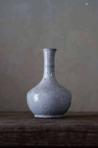 17世纪 李朝时代白瓷细颈瓶