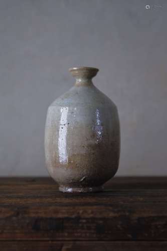 17世纪 李朝时代白瓷鼓腹盘口瓶